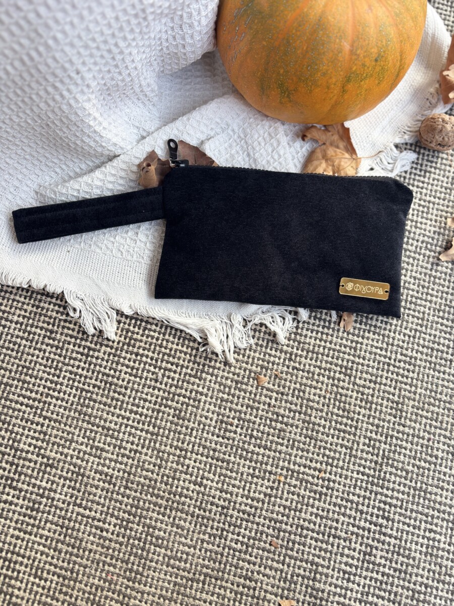 Τσαντάκι χειρός κοτλέ μαύρο medium