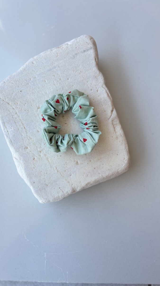 Χειροποίητο scrunchie mint heart petite