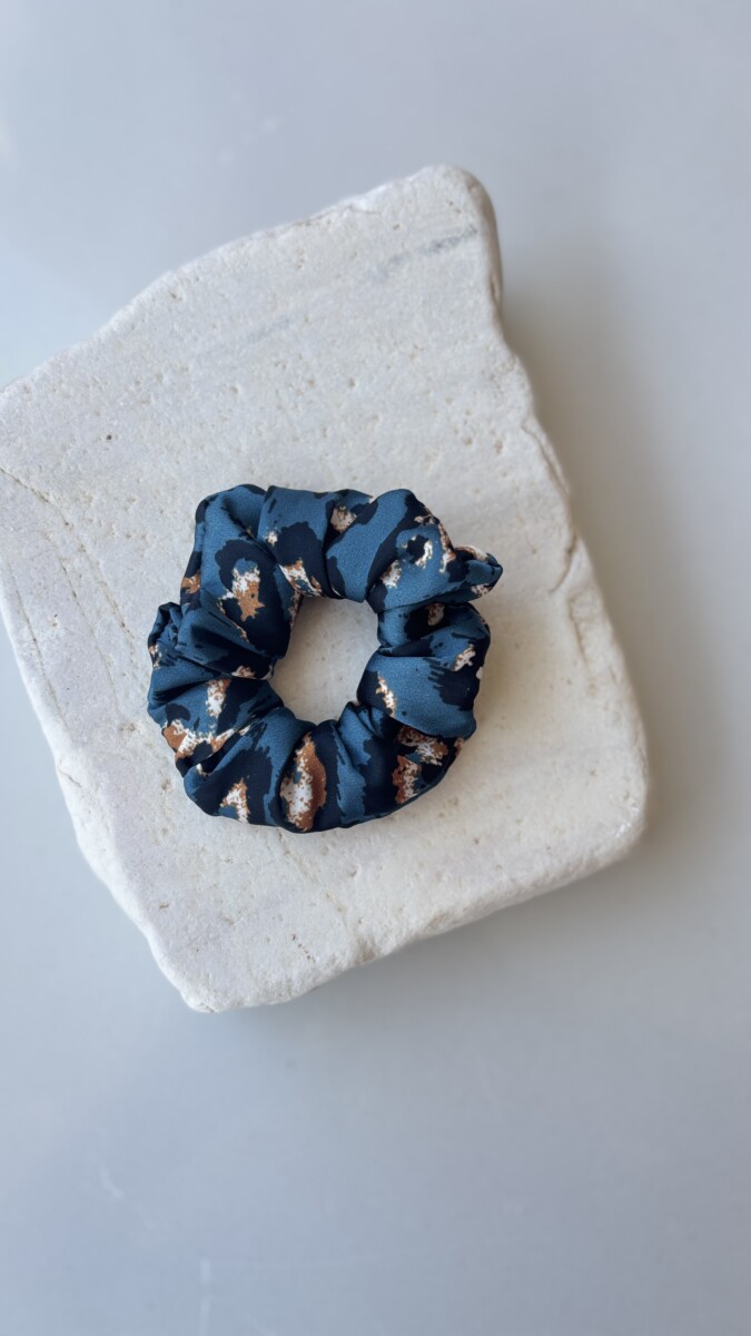 Χειροποίητο scrunchie blue animal petite