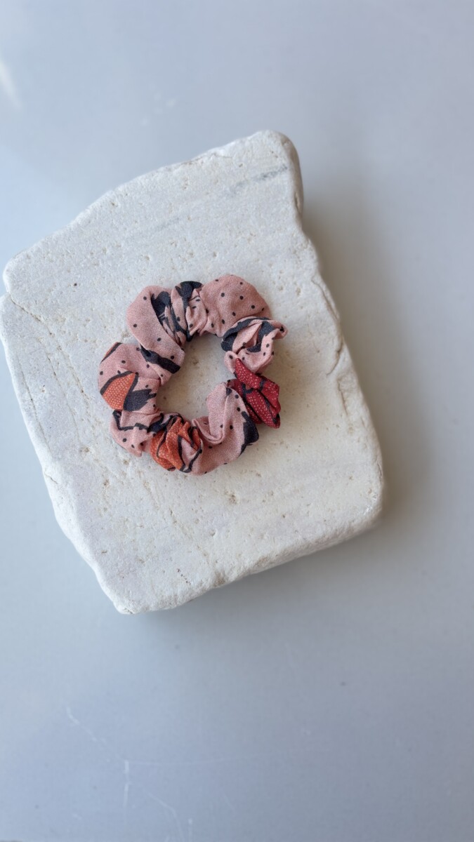 Χειροποίητο scrunchie peachy flower