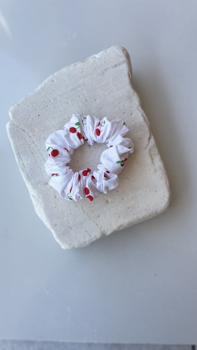 Χειροποίητο scrunchie cherry petite