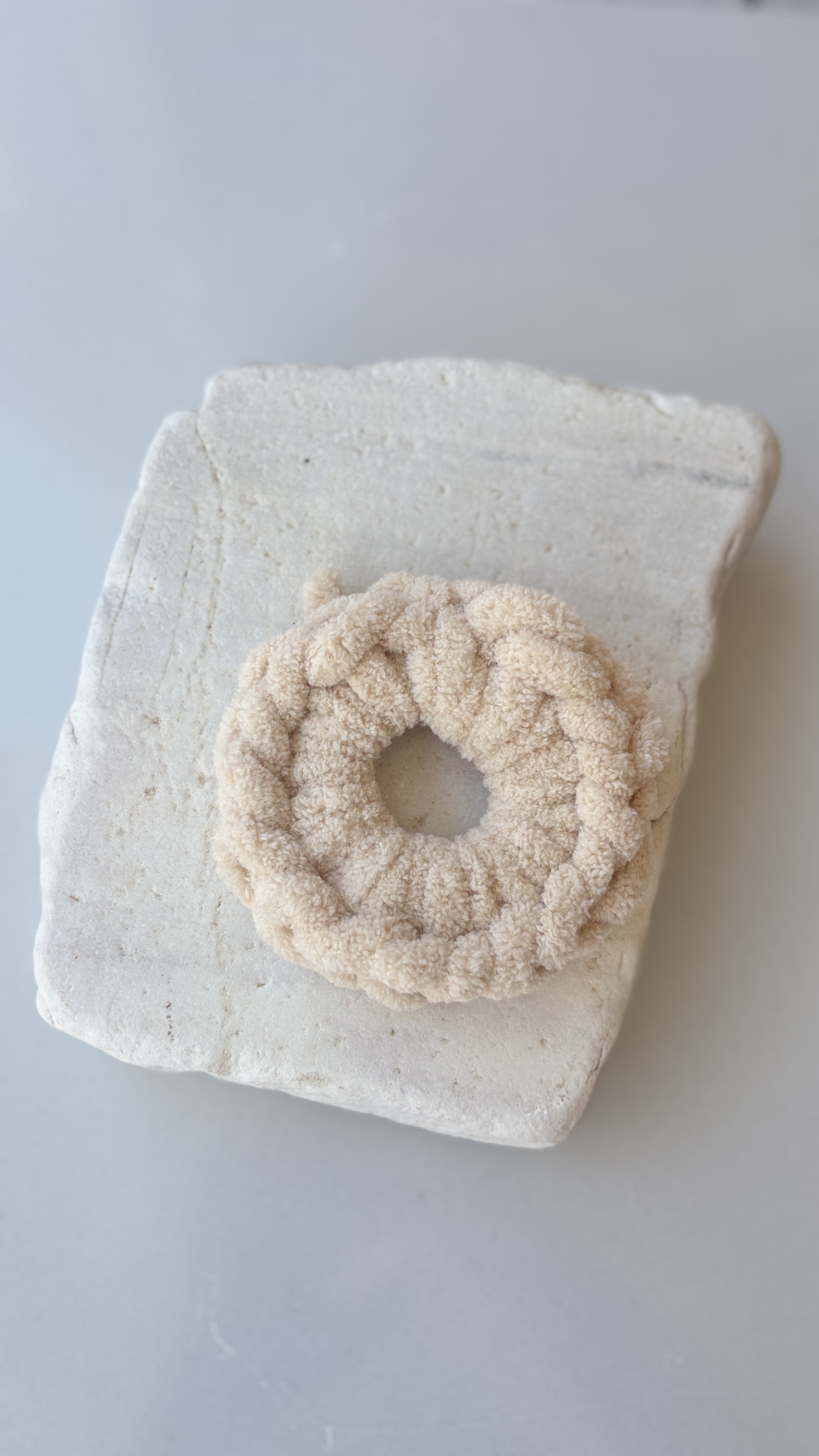 Χειροποίητο scrunchie puffy ivory